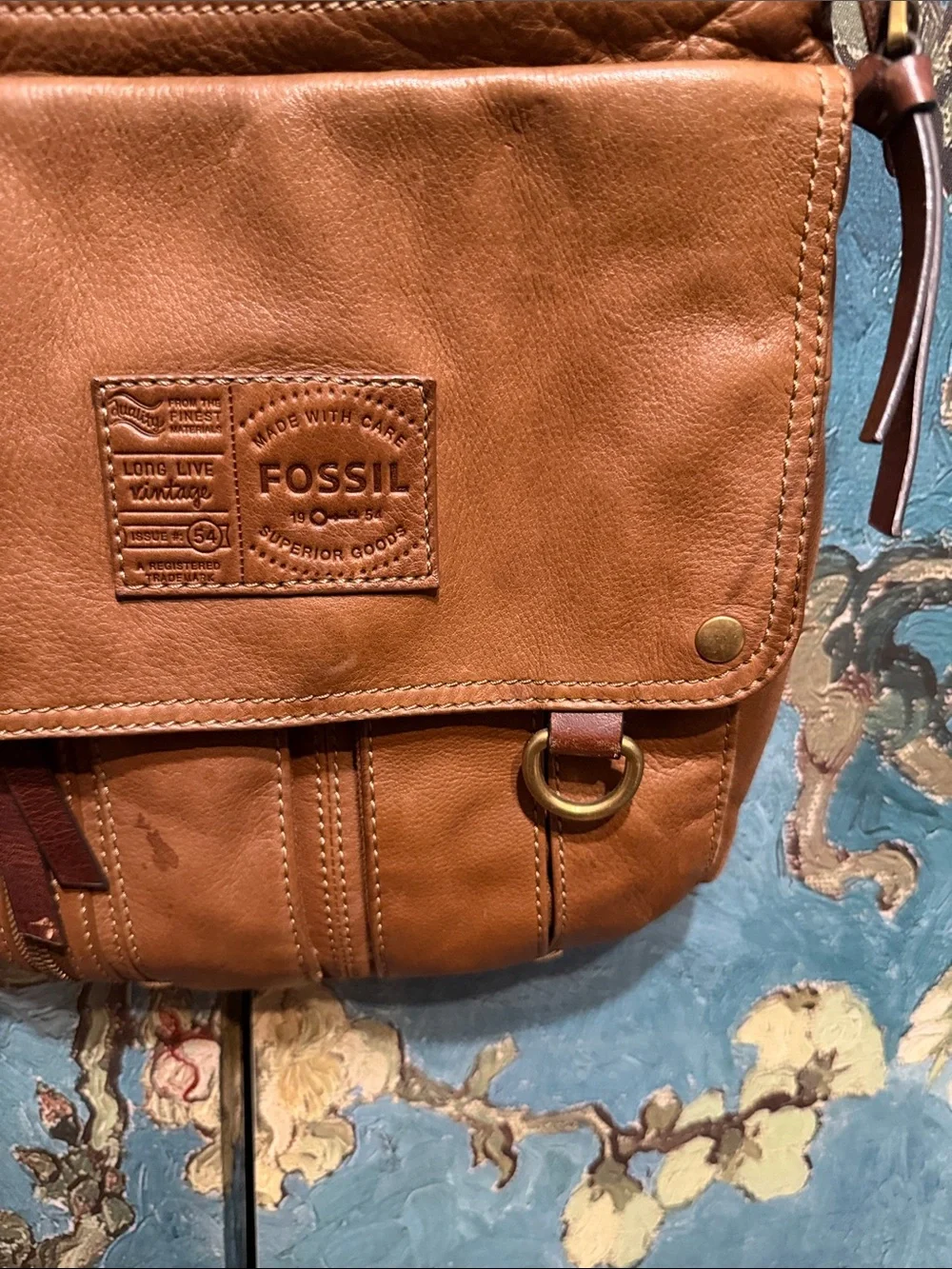 Fossil compact messenger